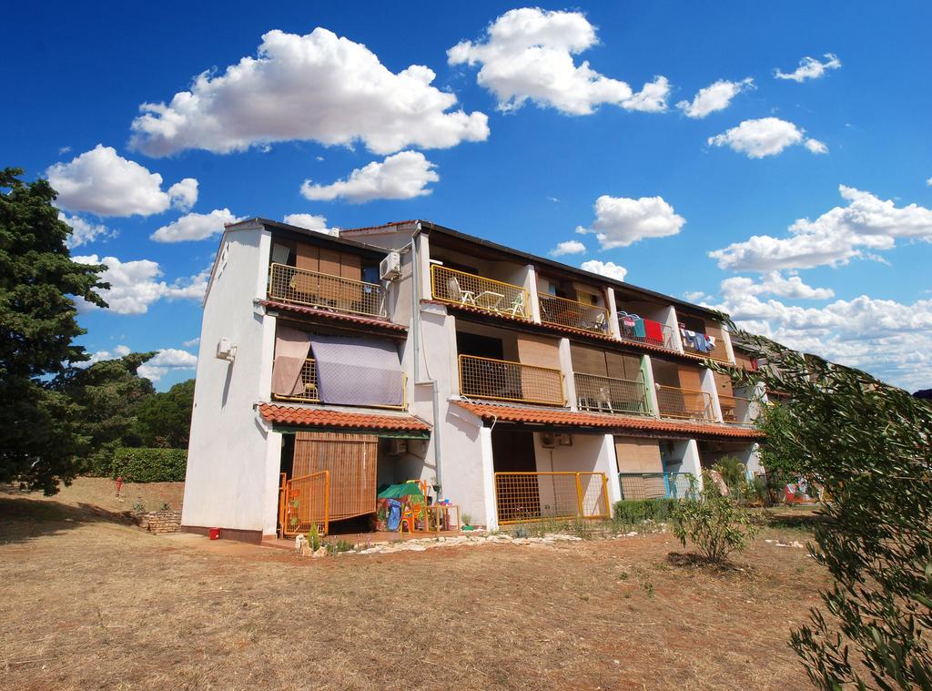 Apartment Stipe 1444 Marčana Dış mekan fotoğraf